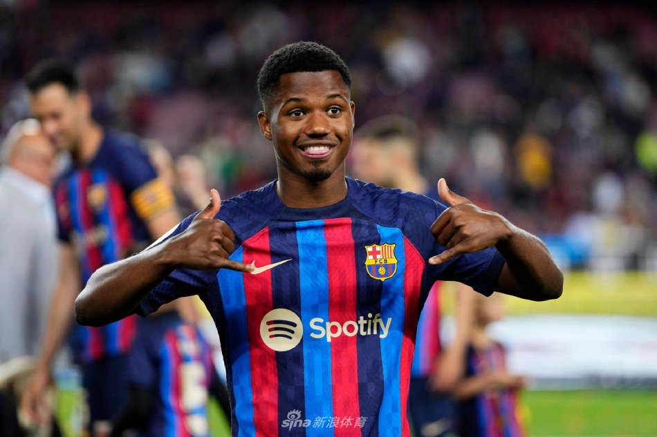 而且在进攻 而且在进攻