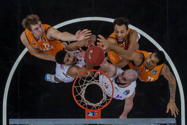 而是依靠精 而是依靠精