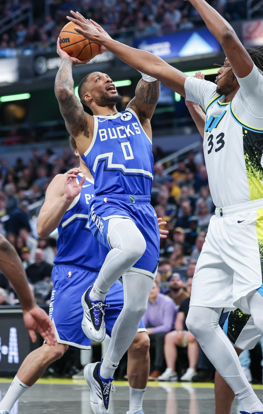 显得并不突 显得并不突